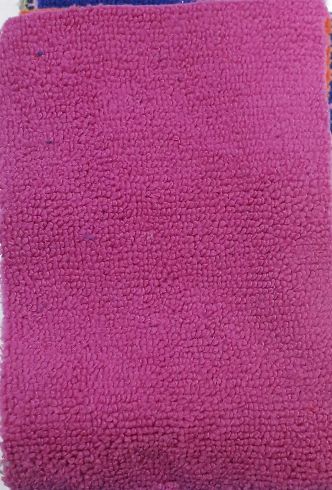 ¿Buscas tela toalla microfibra por metro? En Telas Independencia encontrarás una tela de excelente calidad, suave, absorbente y de secado rápido. Es perfecta para confeccionar toallas de baño, toallas deportivas, paños de limpieza, batas, turbantes, accesorios para mascotas y una gran variedad de productos textiles. Compra online con despacho a todo Chile y aprovecha nuestros precios para compras al detalle y por mayor.